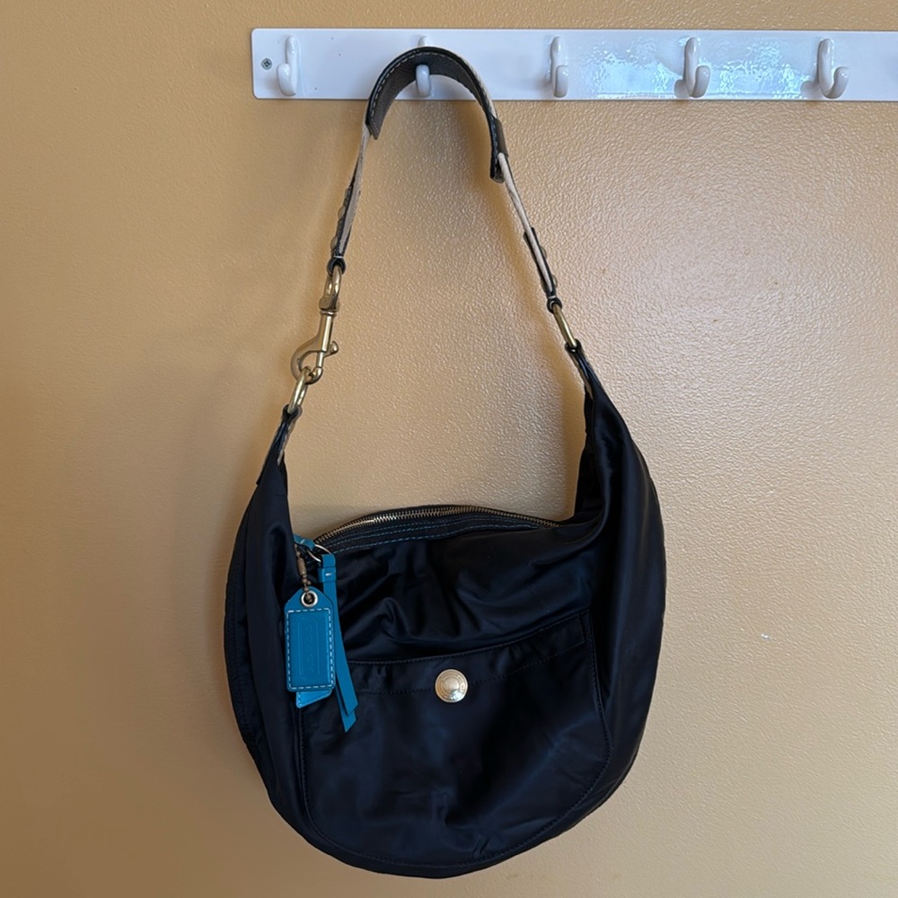 Coach shoulder bag: Black (bright blue inside) Satin finish